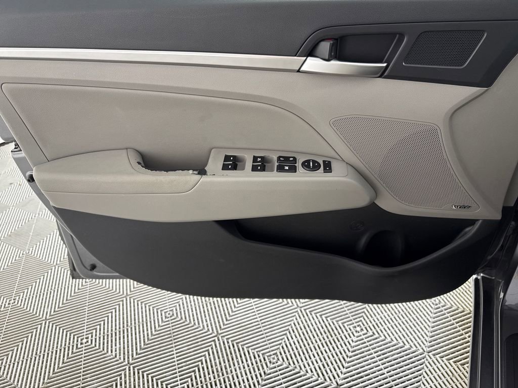 Used 2019 Hyundai Elantra Limited w/ Cargo Package image 10