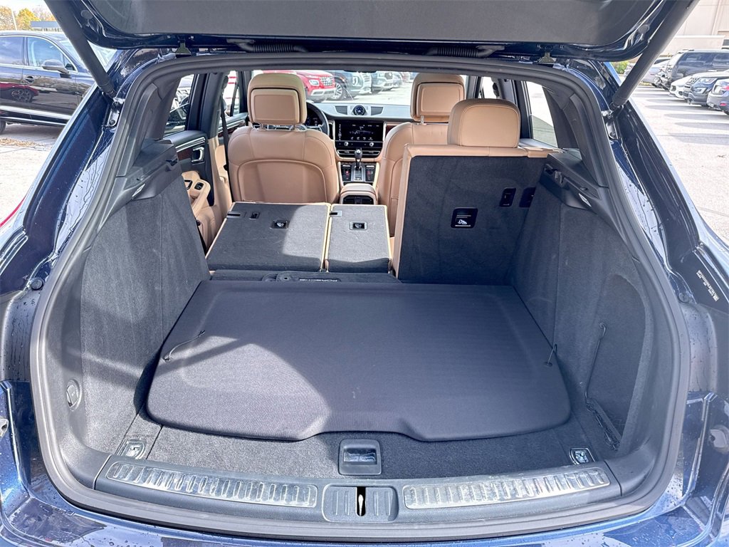Used 2022 Porsche Macan Base image 29