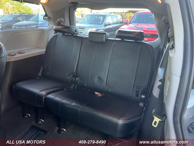 Used 2015 Toyota Sienna SE w/ SE Preferred Package FWD image 23