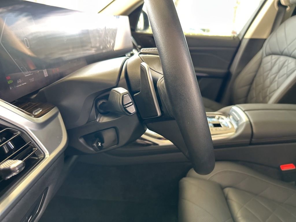 Used 2025 BMW X7 xDrive40i image 66