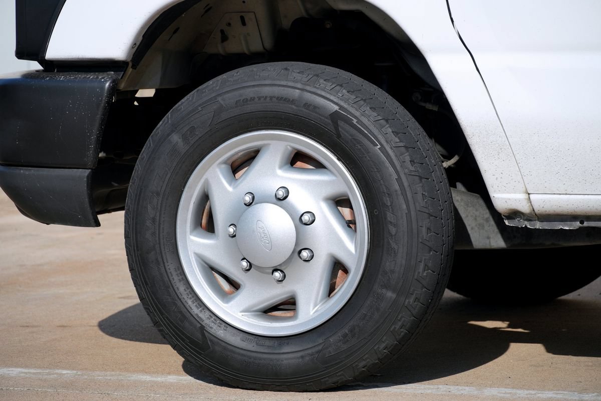 Used 2014 Ford E-150 and Econoline 150 w/ Power Group RWD image 24