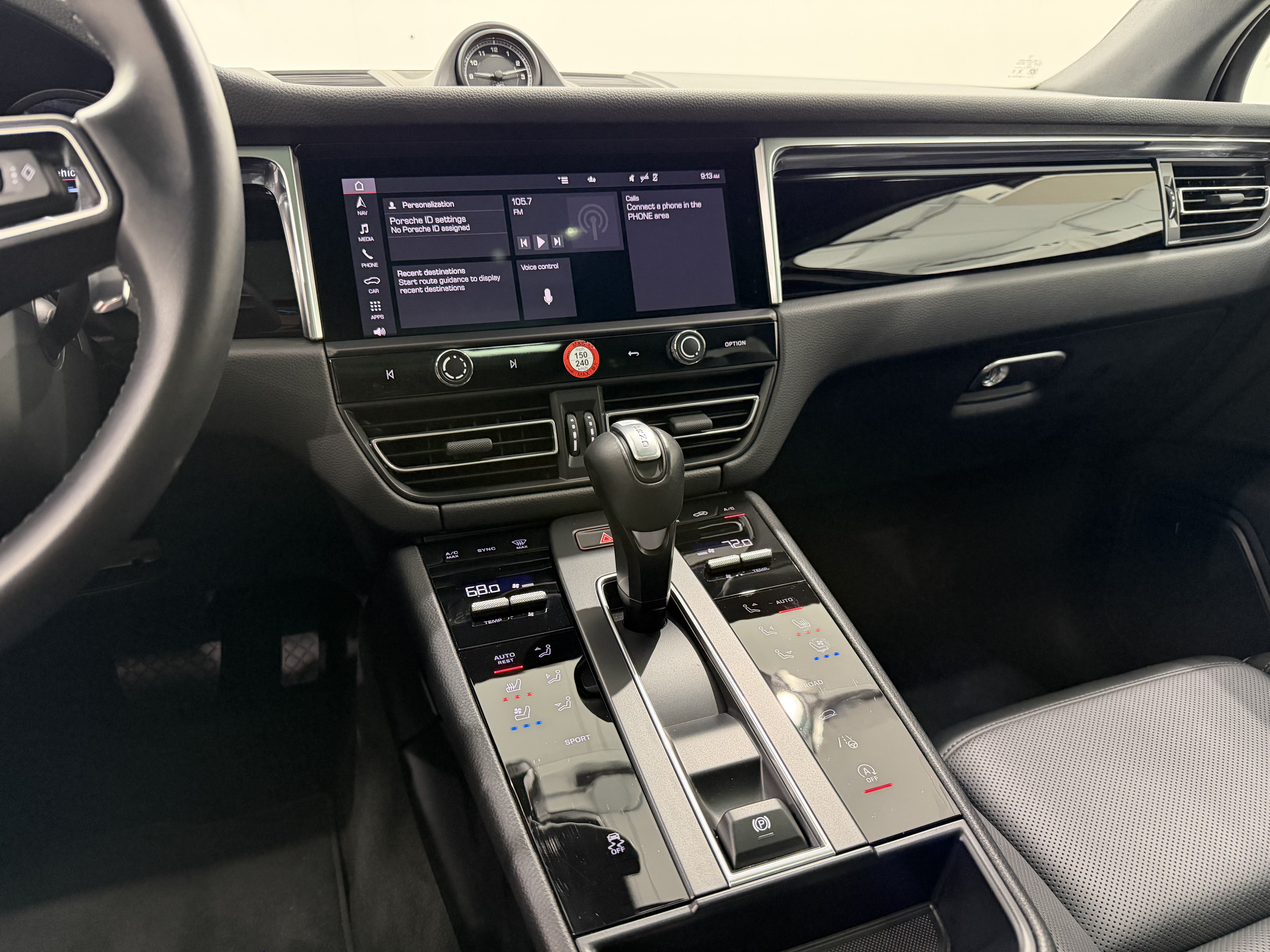 Certified 2024 Porsche Macan AWD/4WD image 37