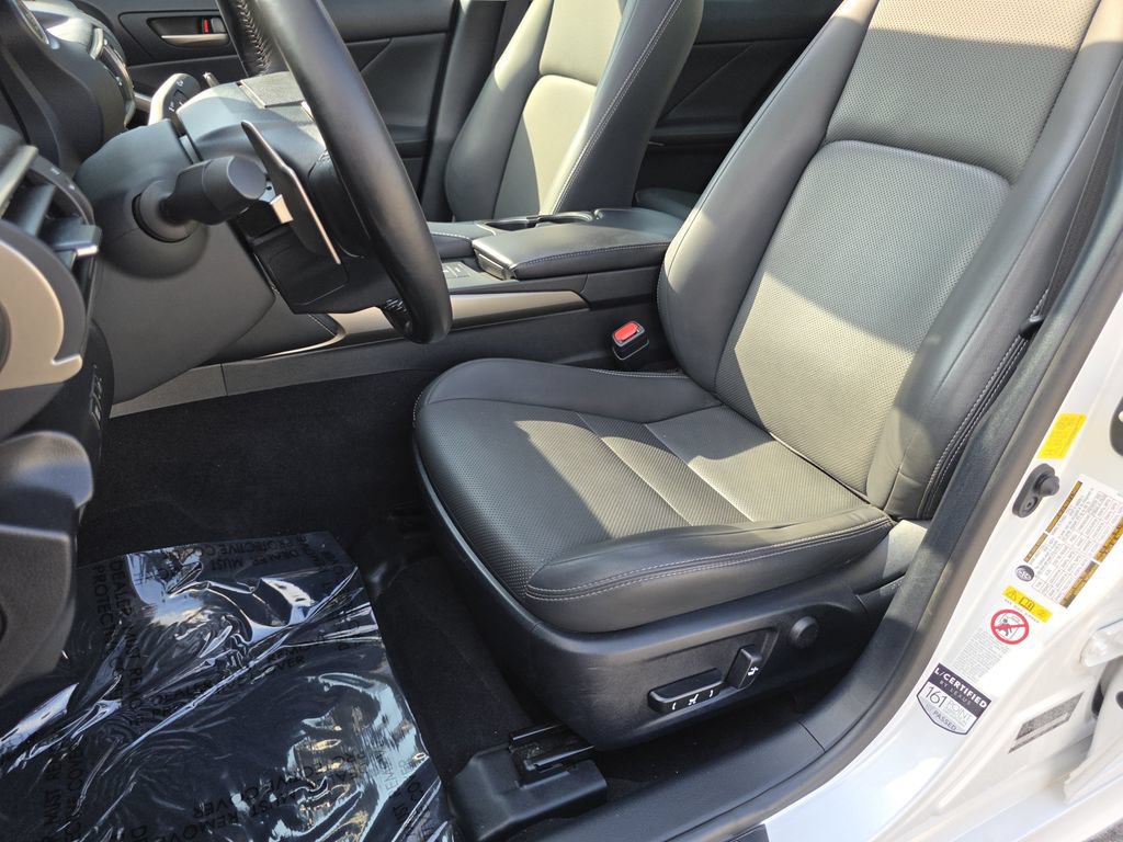 Used 2018 Lexus IS 300 AWD w/ Premium Package image 17