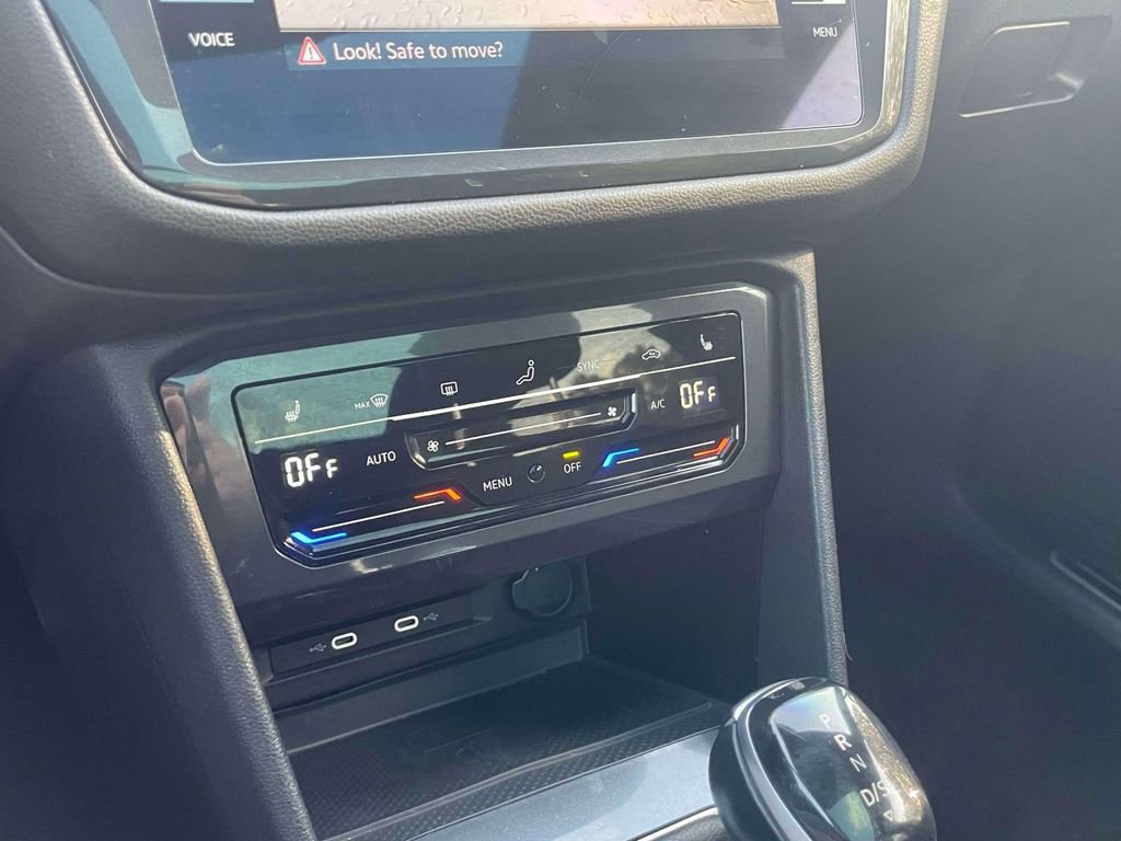 Used 2023 Volkswagen Tiguan SE R-Line image 32