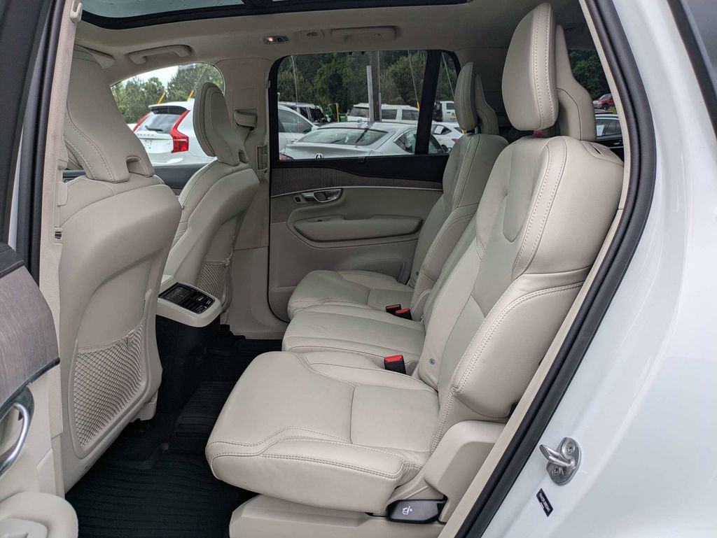 Used 2022 Volvo XC90 T6 Inscription w/ Lounge Package AWD/4WD image 16
