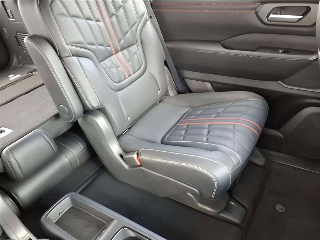 New 2026 Nissan Armada PRO-4X w/ Captain's Chari Seat Package image 18