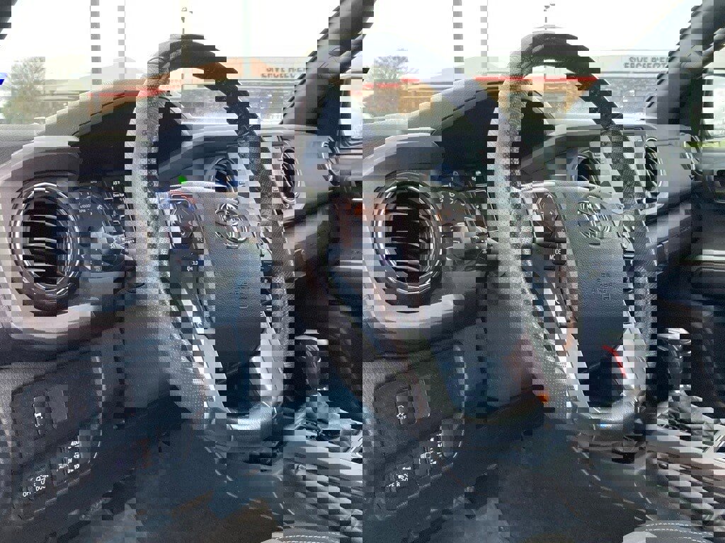 Used 2022 Toyota Tacoma TRD Sport w/ Technology Package image 9