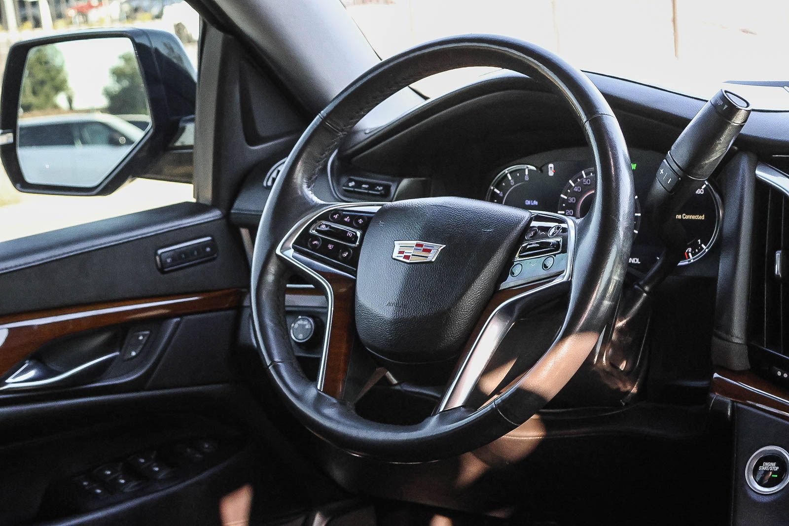 Used 2019 Cadillac Escalade Premium Luxury w/ Escalade Sport Edition AWD/4WD image 23