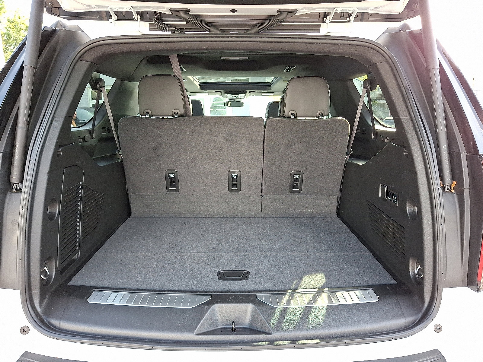 Certified 2024 Chevrolet Suburban RST w/ Luxury Package image 34