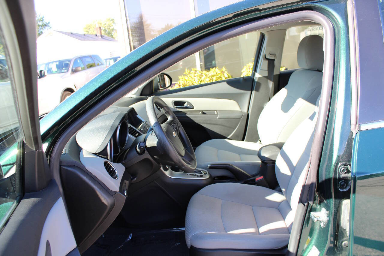 Used 2015 Chevrolet Cruze LT image 10