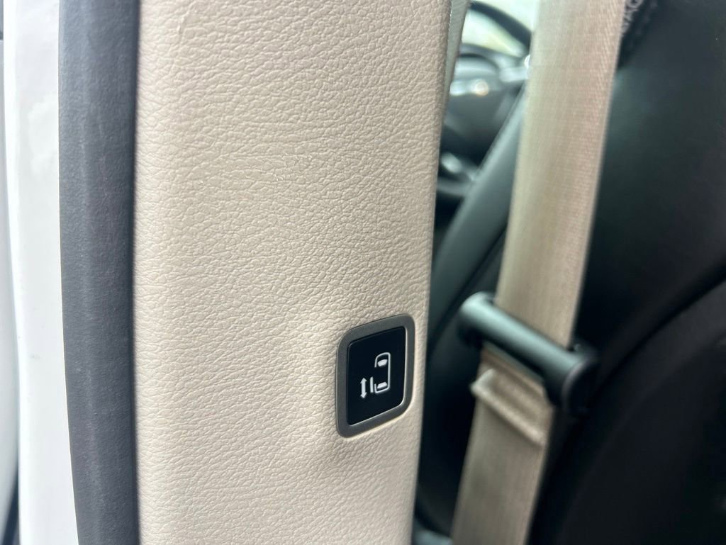 Certified 2023 Chrysler Pacifica Touring-L FWD image 9