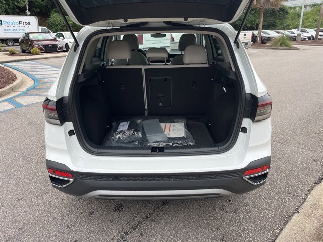 New 2025 Volkswagen Taos SE image 27
