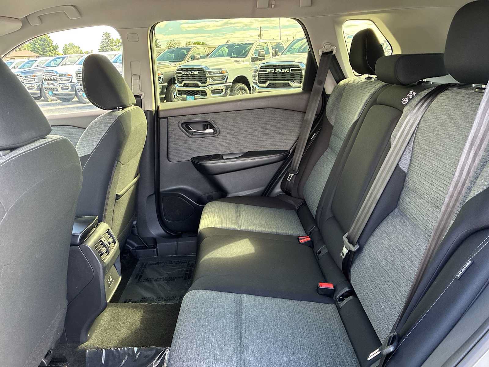 Used 2023 Nissan Rogue SV AWD/4WD image 23