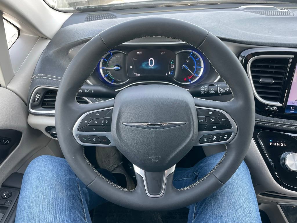 Used 2024 Chrysler Pacifica Select image 24