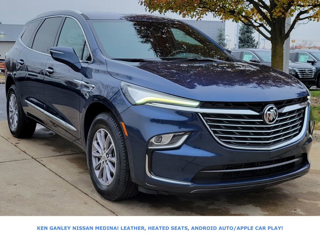 Used 2023 Buick Enclave Essence image 1