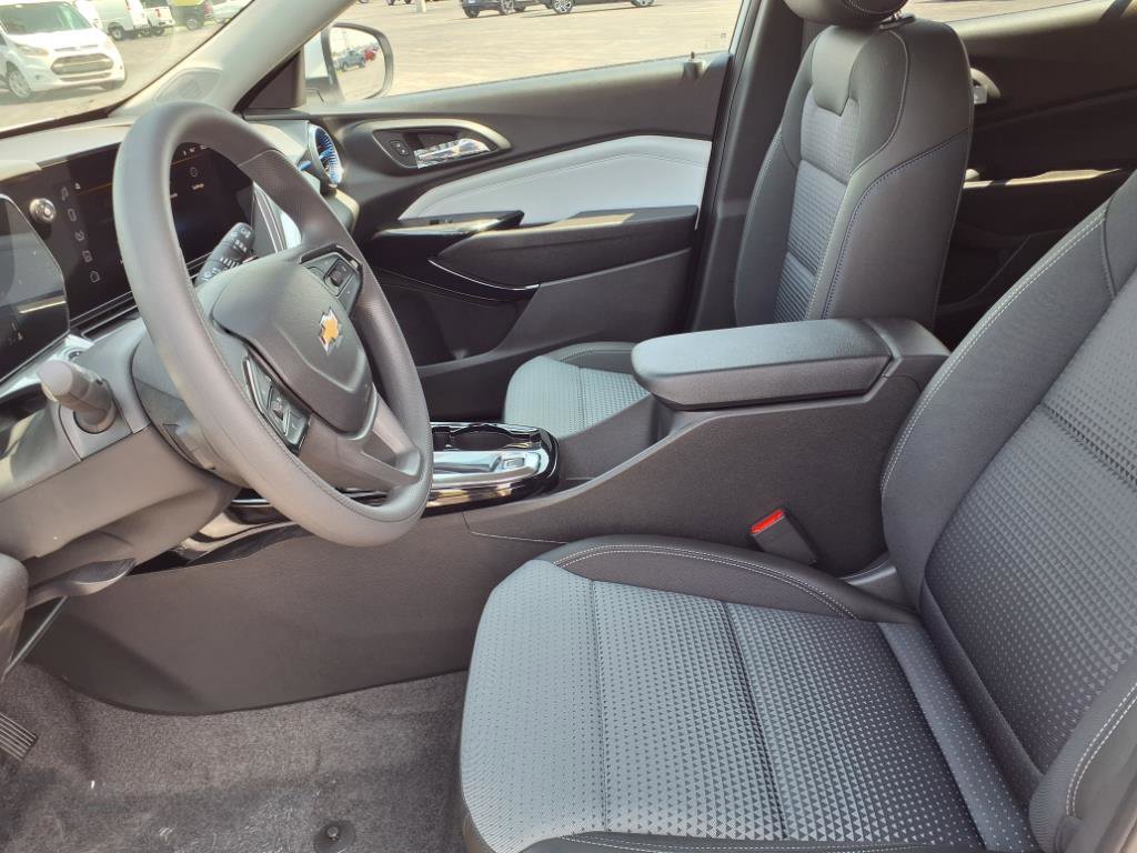 New 2025 Chevrolet Trax LT image 11