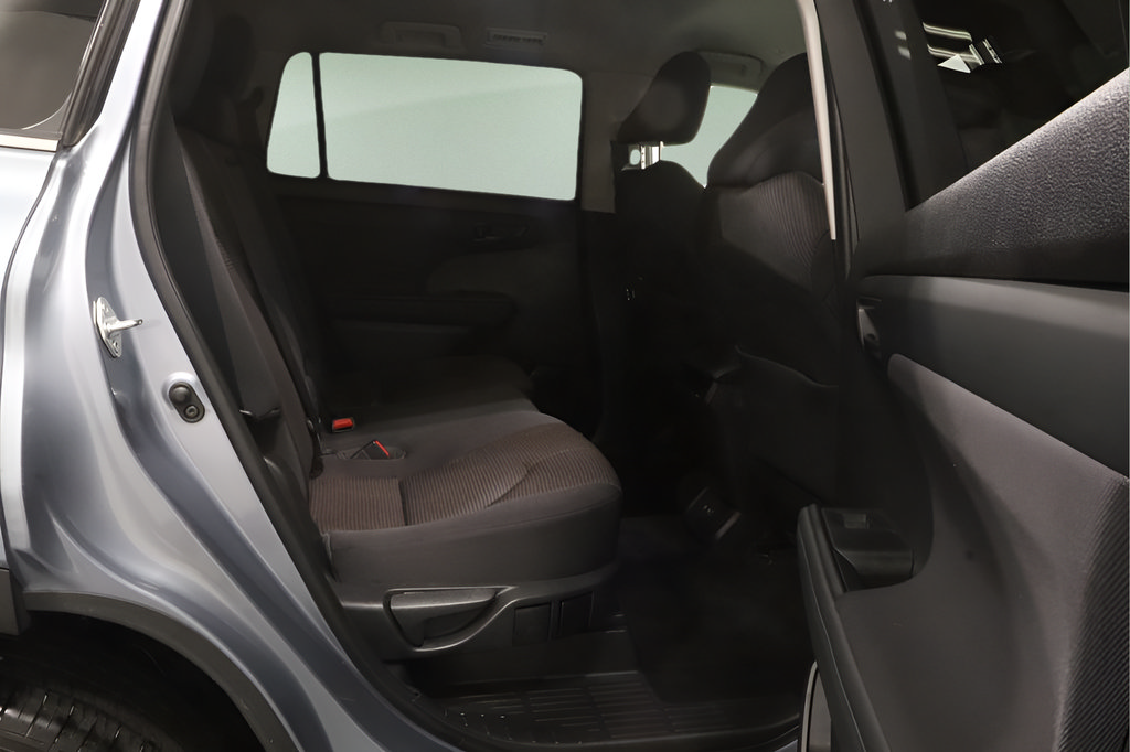Used 2021 Toyota Highlander LE FWD image 17