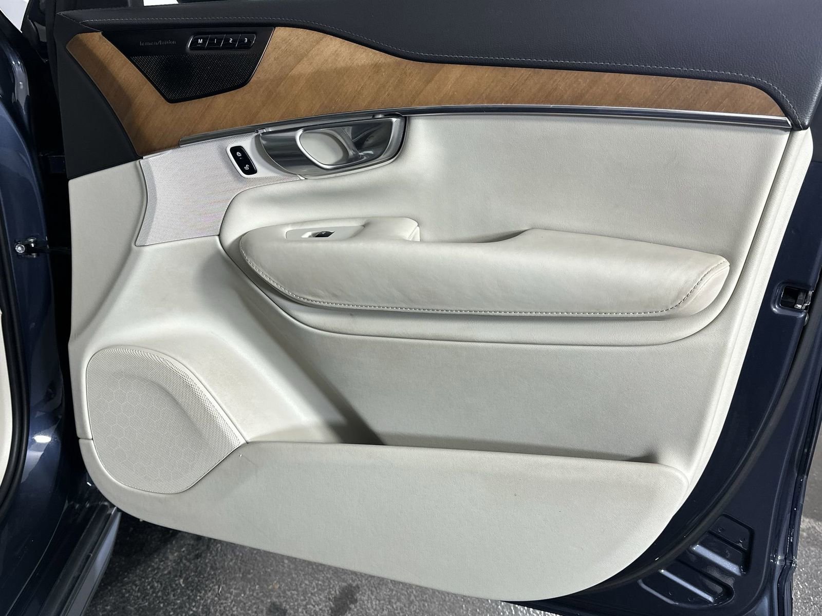 Used 2020 Volvo XC90 T6 Inscription w/ Protection Package Premier image 35