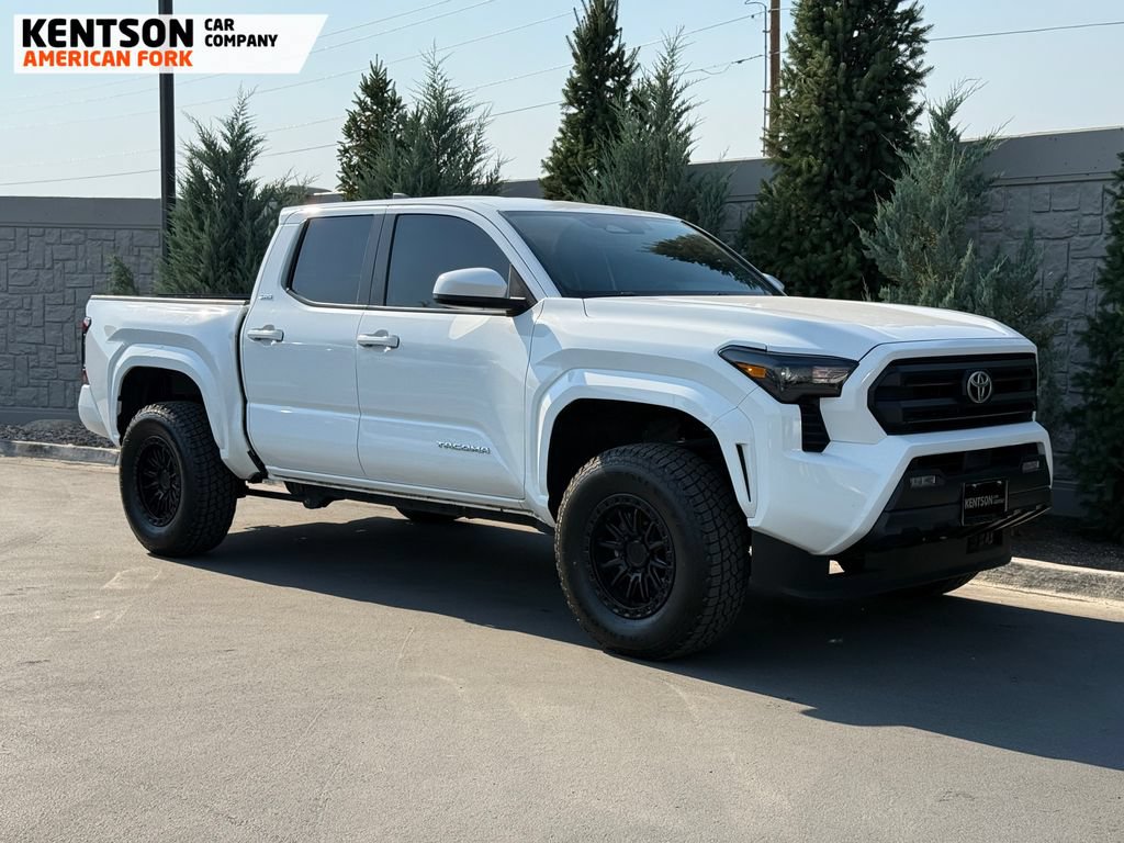 Used 2025 Toyota Tacoma SR5 AWD/4WD image 11