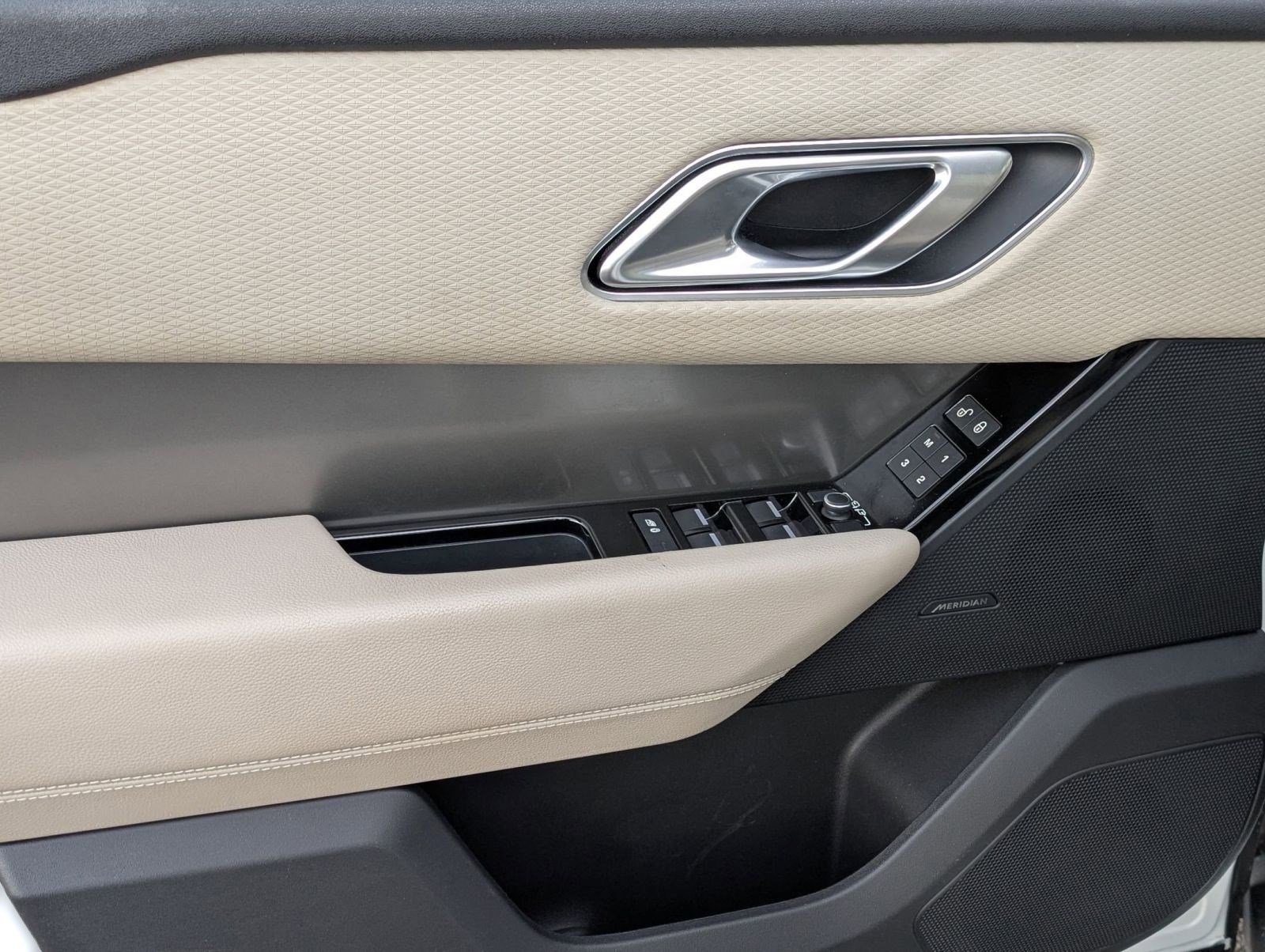 Used 2018 Land Rover Range Rover Velar S image 14