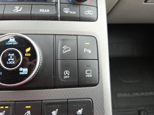 Used 2021 Hyundai Palisade Limited w/ Winter Package AWD/4WD image 17