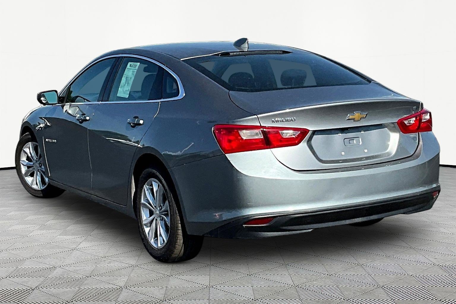Used 2023 Chevrolet Malibu LT FWD image 4