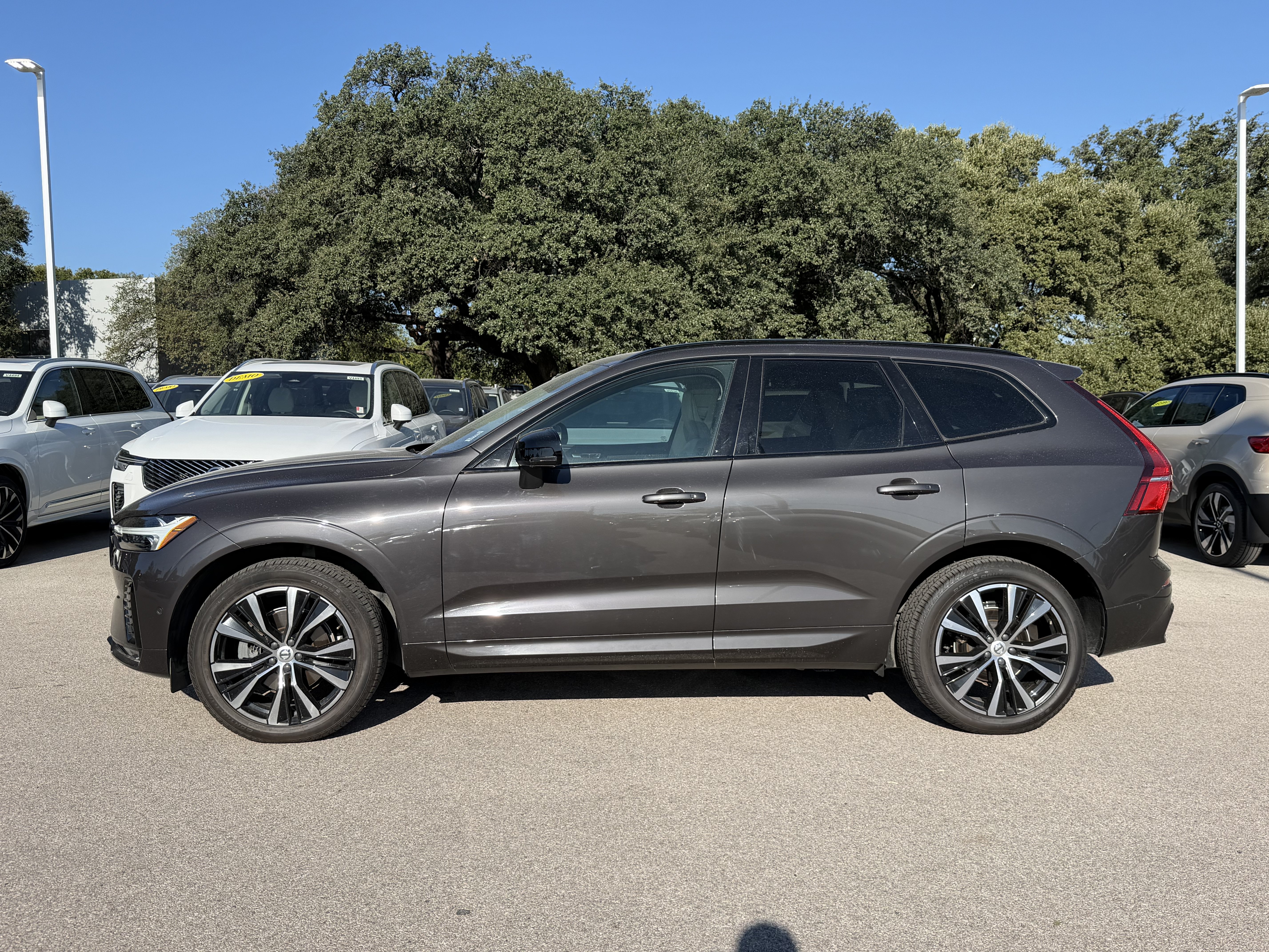 Certified 2024 Volvo XC60 B5 Plus w/ Protection Package Premier AWD/4WD image 3