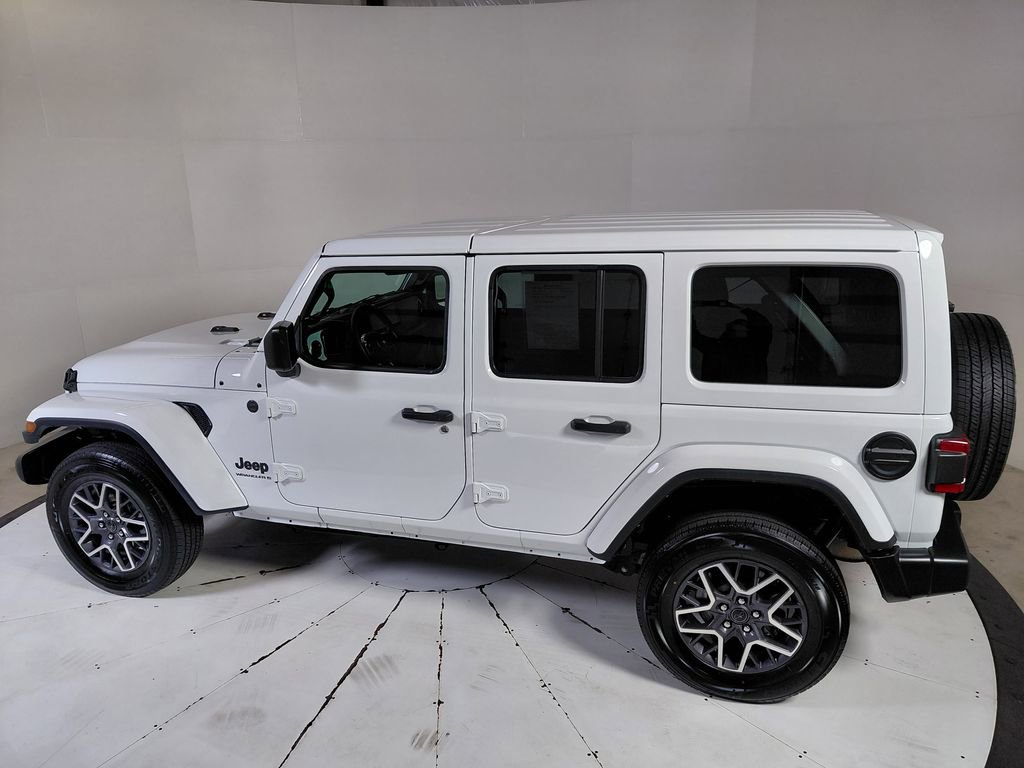 Certified 2025 Jeep Wrangler Unlimited Sahara AWD/4WD image 4