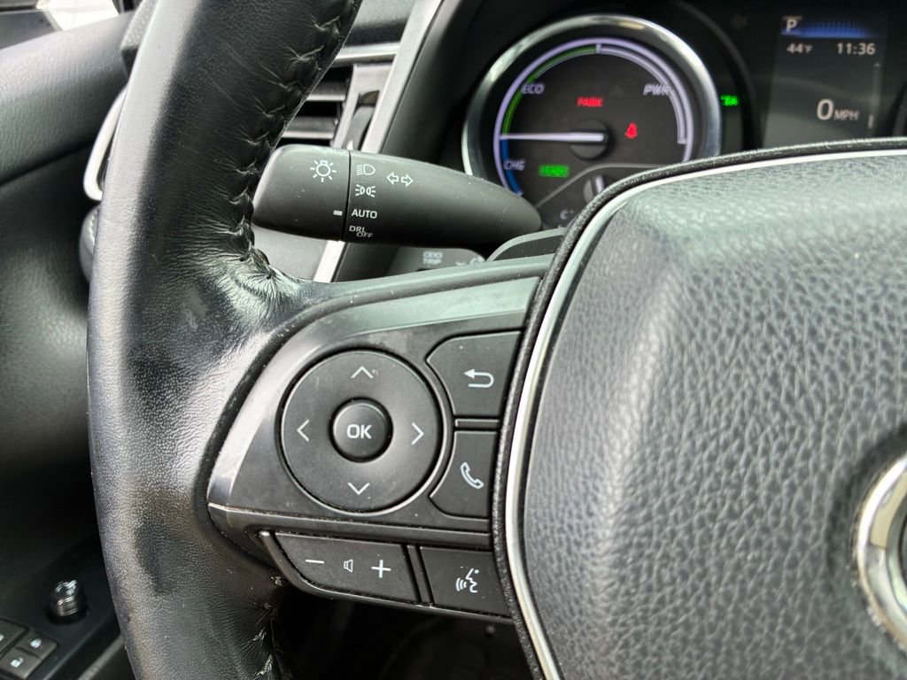 Used 2020 Toyota Camry SE w/ Sunroof Package image 26