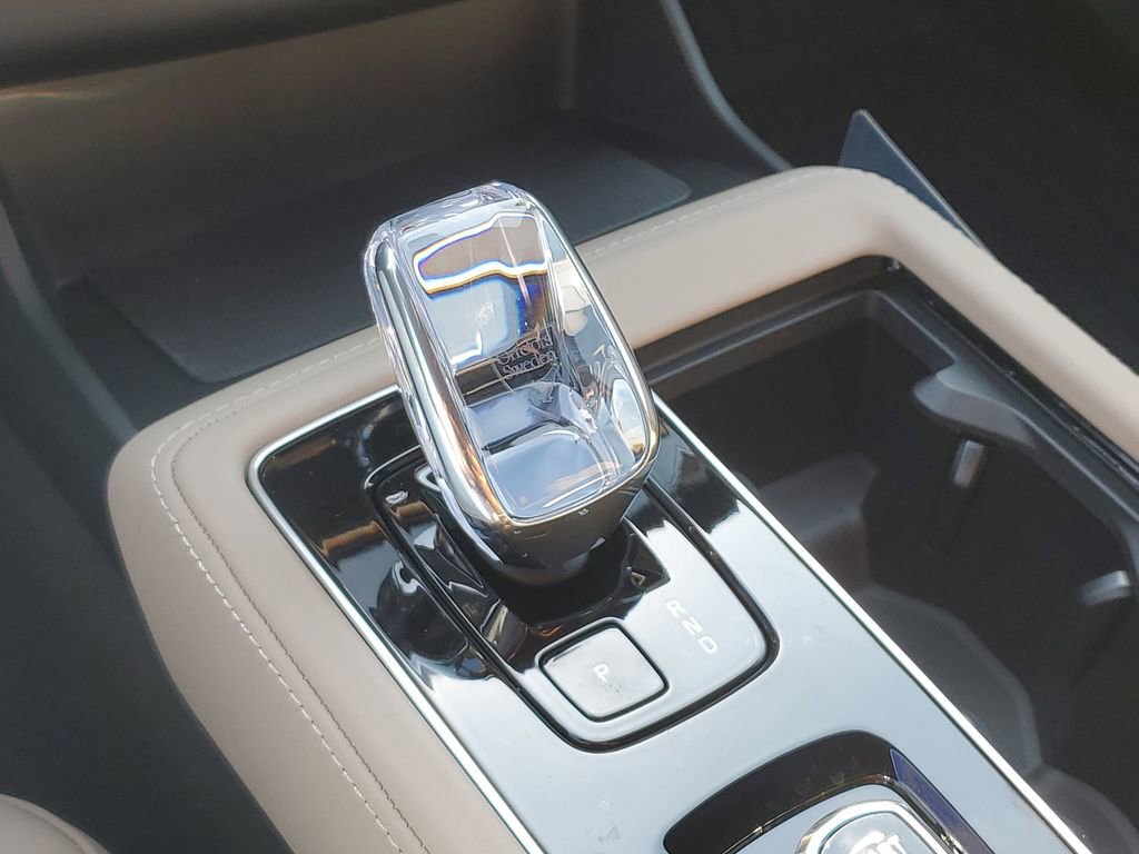 New 2025 Volvo XC90 B5 Plus w/ Protection Package Premier image 11