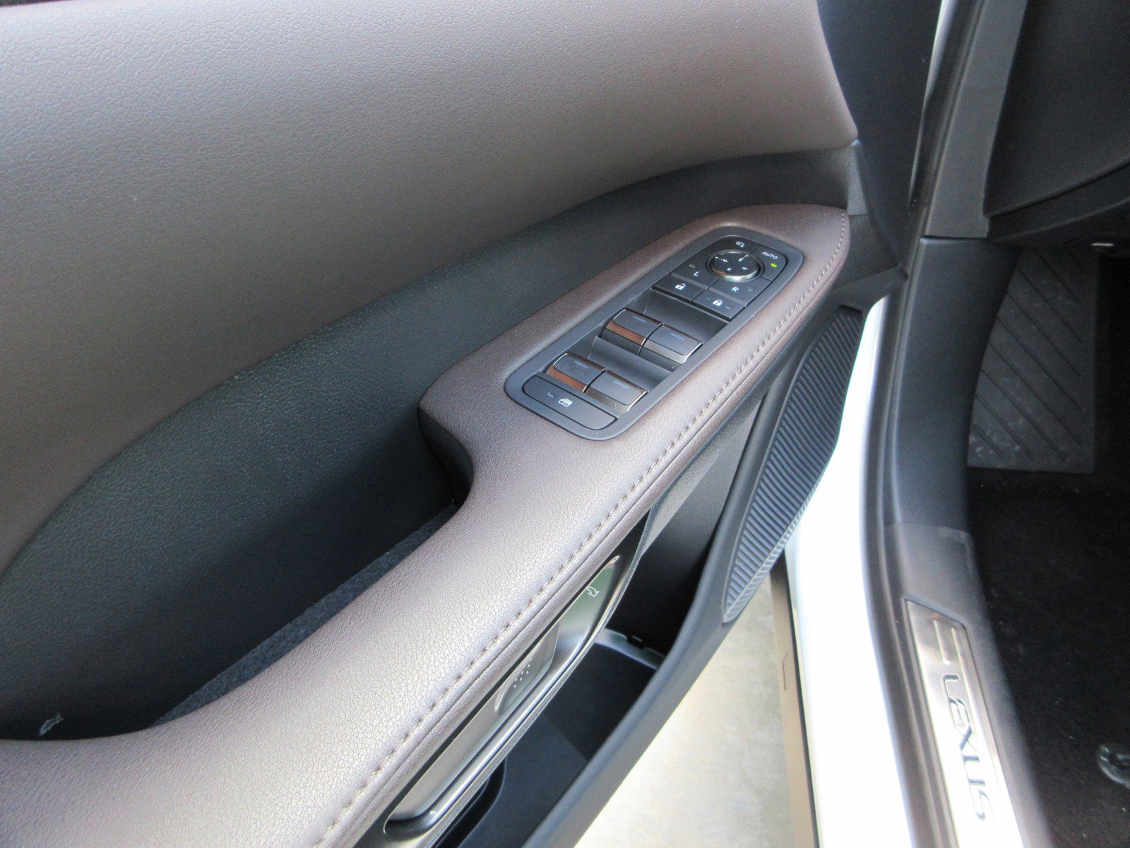 New 2026 Lexus RX 450h AWD image 30