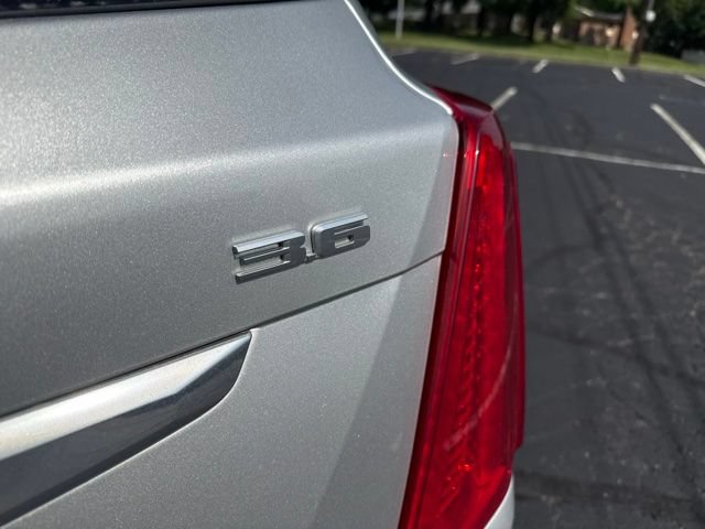 Used 2018 Cadillac XT5 Luxury w/ Driver Awareness Package AWD/4WD image 11