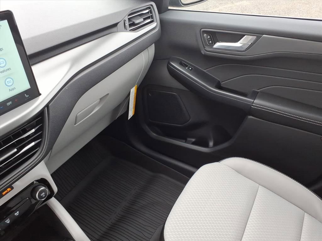 New 2025 Ford Escape SE image 18