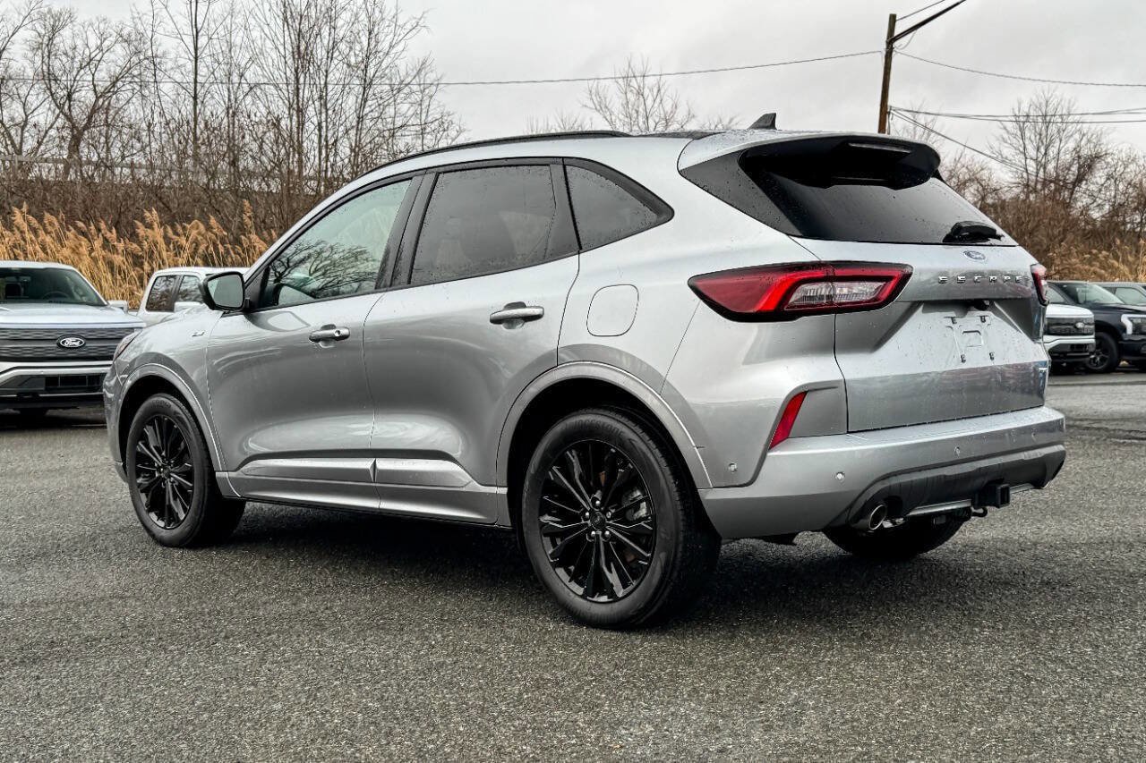Used 2023 Ford Escape ST-Line Elite w/ Premium Technology Package AWD/4WD image 5