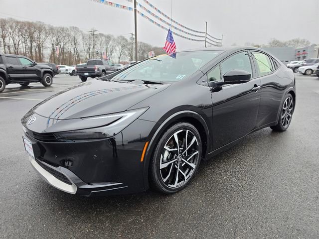 Used 2024 Toyota Prius Prime Premium FWD image 3