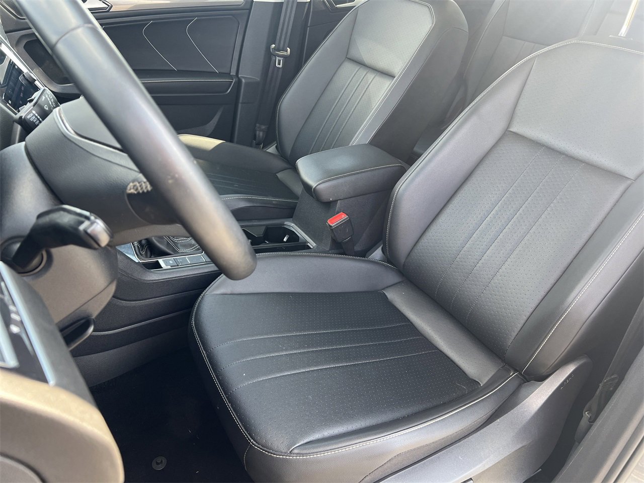 Used 2023 Volkswagen Tiguan SE image 17