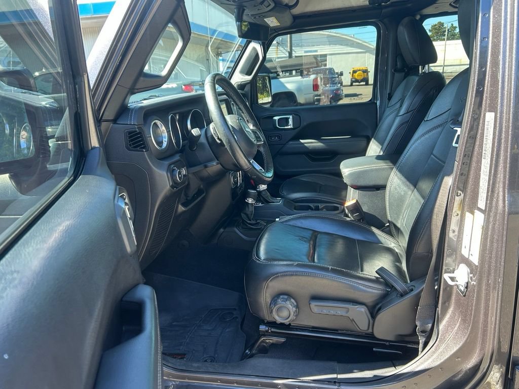 Used 2019 Jeep Wrangler Unlimited Sahara AWD/4WD image 13