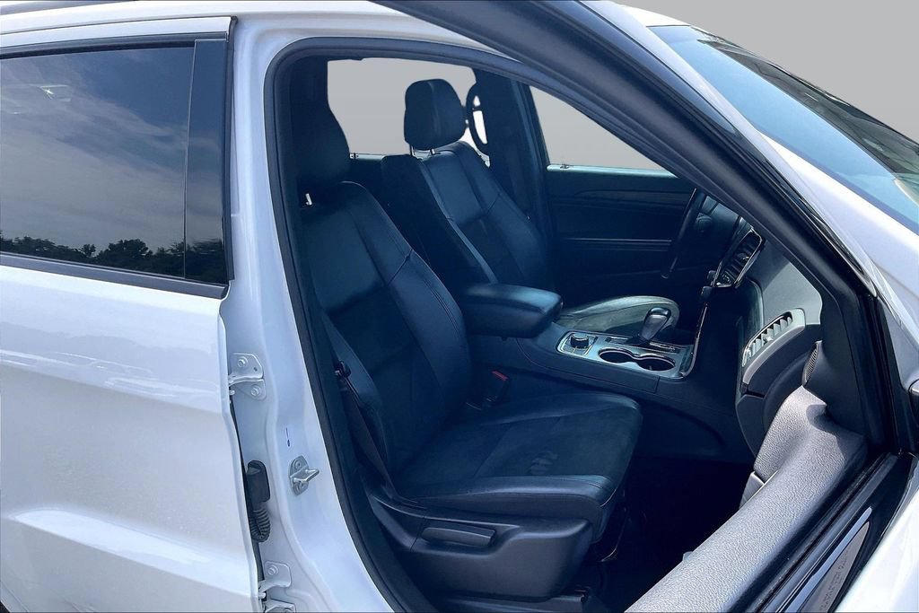 Used 2022 Jeep Grand Cherokee Laredo X AWD/4WD image 7