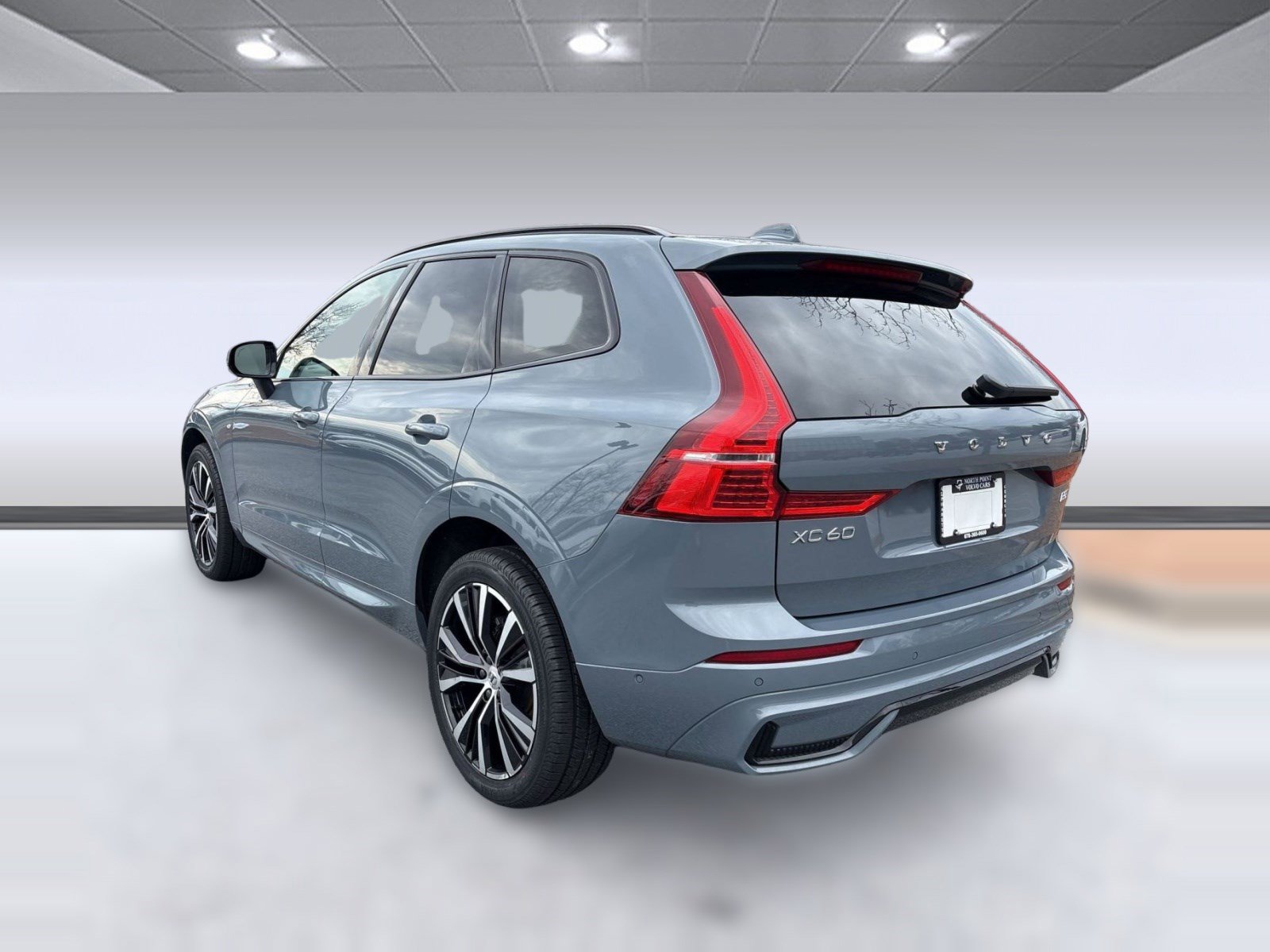 Certified 2024 Volvo XC60 B5 Plus image 3