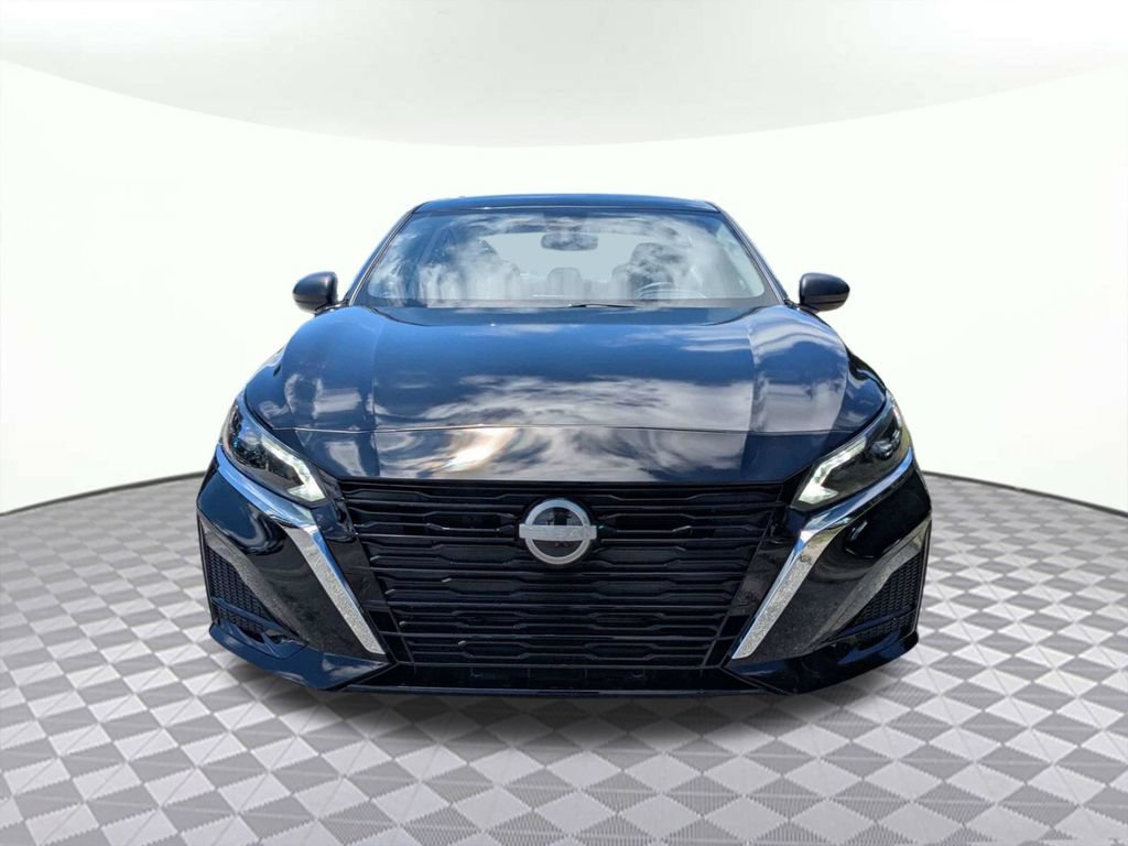 Used 2025 Nissan Altima 2.5 SV FWD image 8