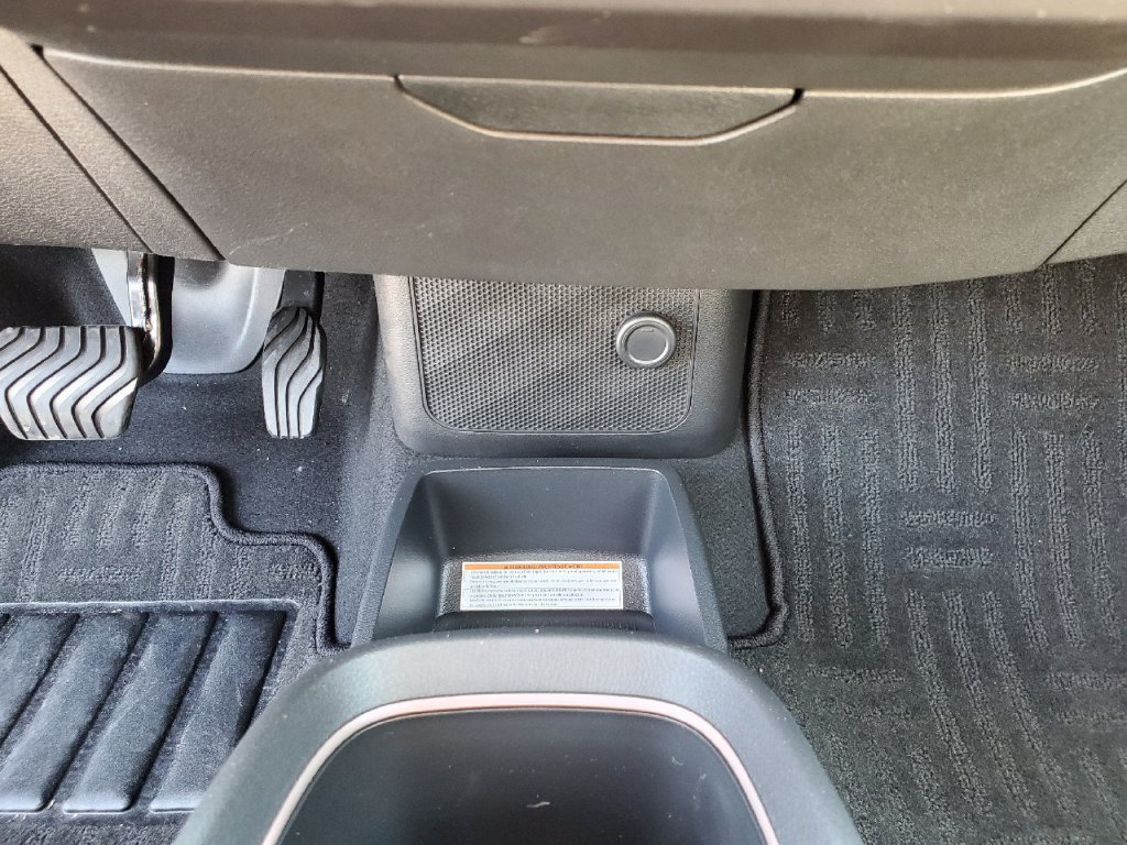 New 2026 Nissan Leaf Platinum+ w/ Cargo Package (Platinum+) FWD image 28