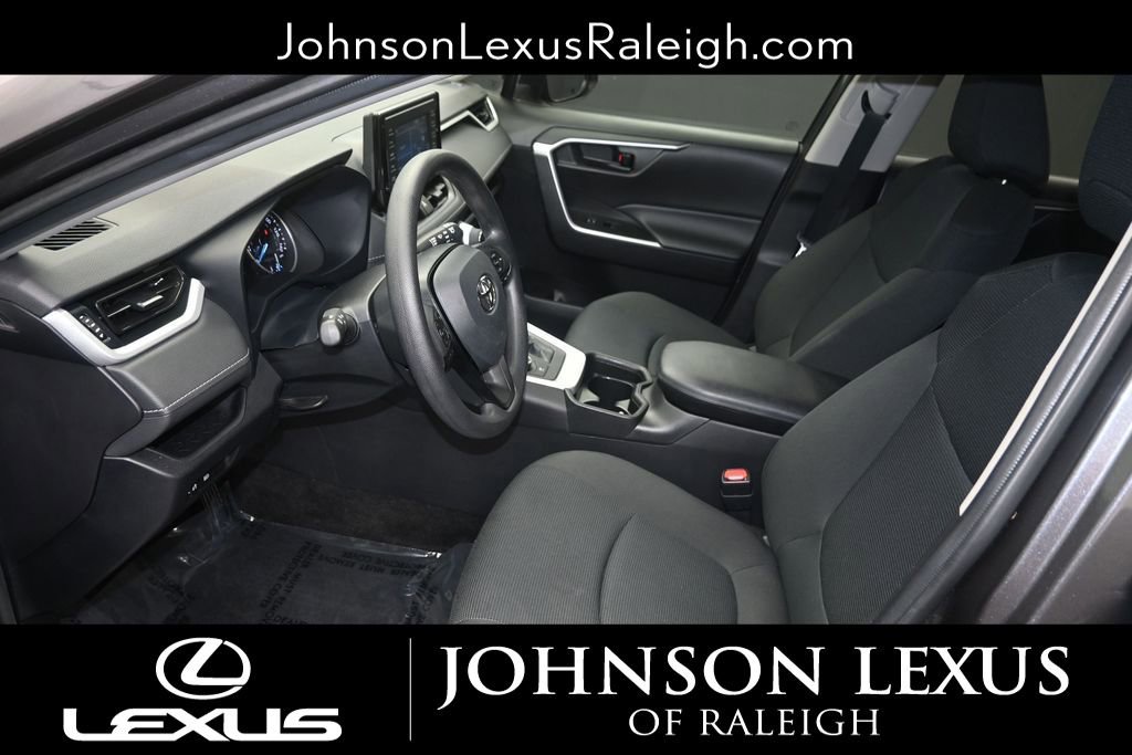 Used 2021 Toyota RAV4 LE AWD/4WD image 10