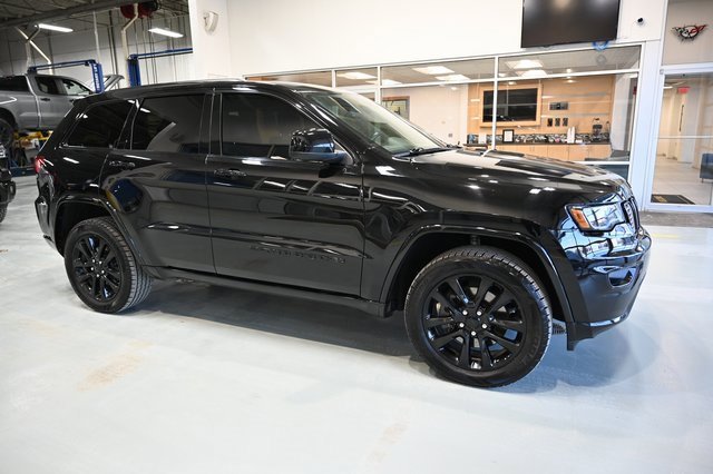 Used 2022 Jeep Grand Cherokee Laredo X image 4