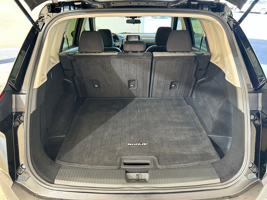 Used 2023 Nissan Rogue SV image 7