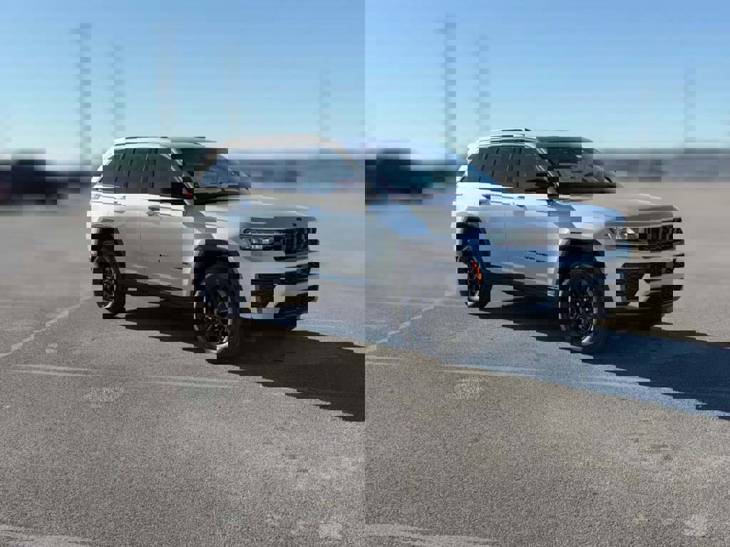 New 2026 Jeep Grand Cherokee Altitude image 16