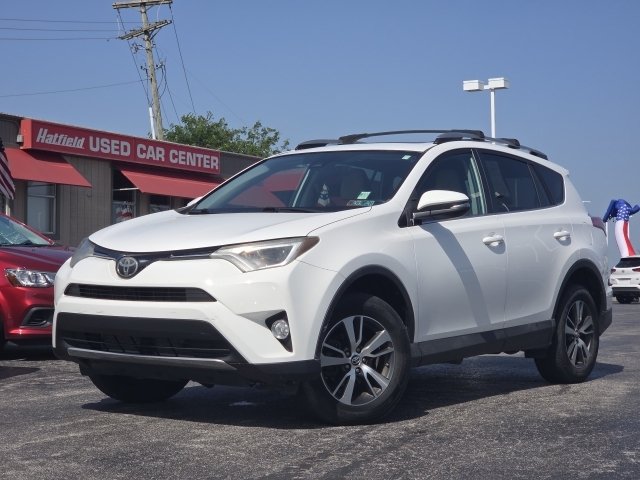 Used 2017 Toyota RAV4 XLE AWD/4WD image 2