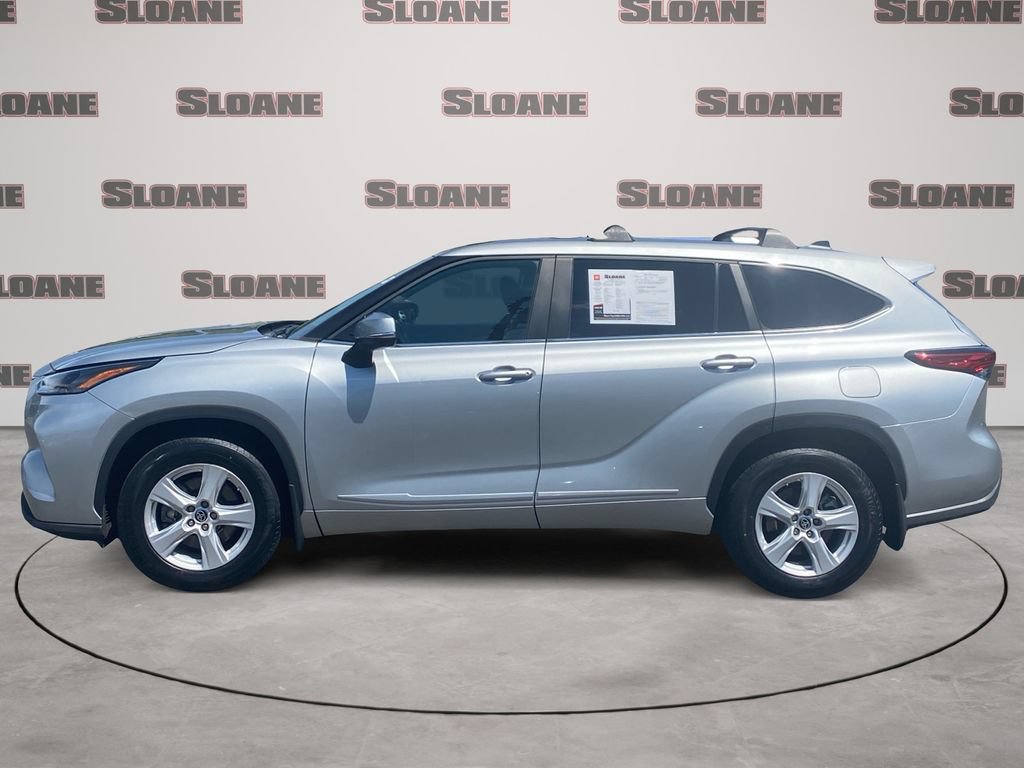 Used 2023 Toyota Highlander LE AWD/4WD image 2
