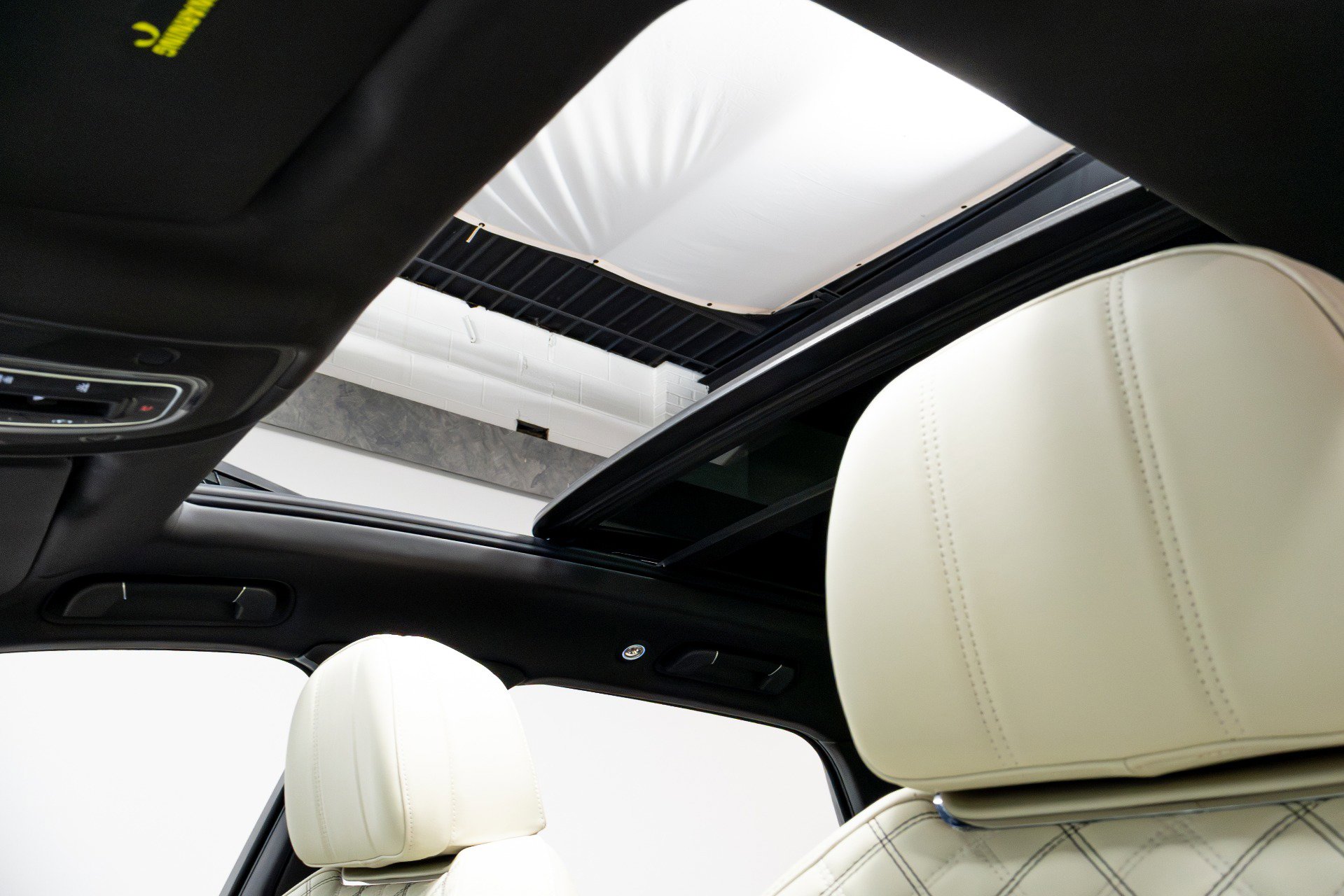 Used 2021 Bentley Bentayga w/ First Edition Specification image 41