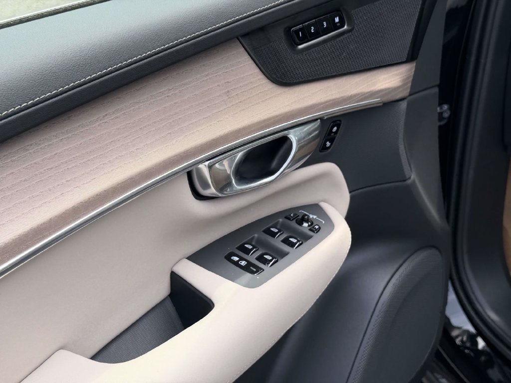 New 2026 Volvo XC90 B6 Plus w/ Protection Package Premier AWD/4WD image 17