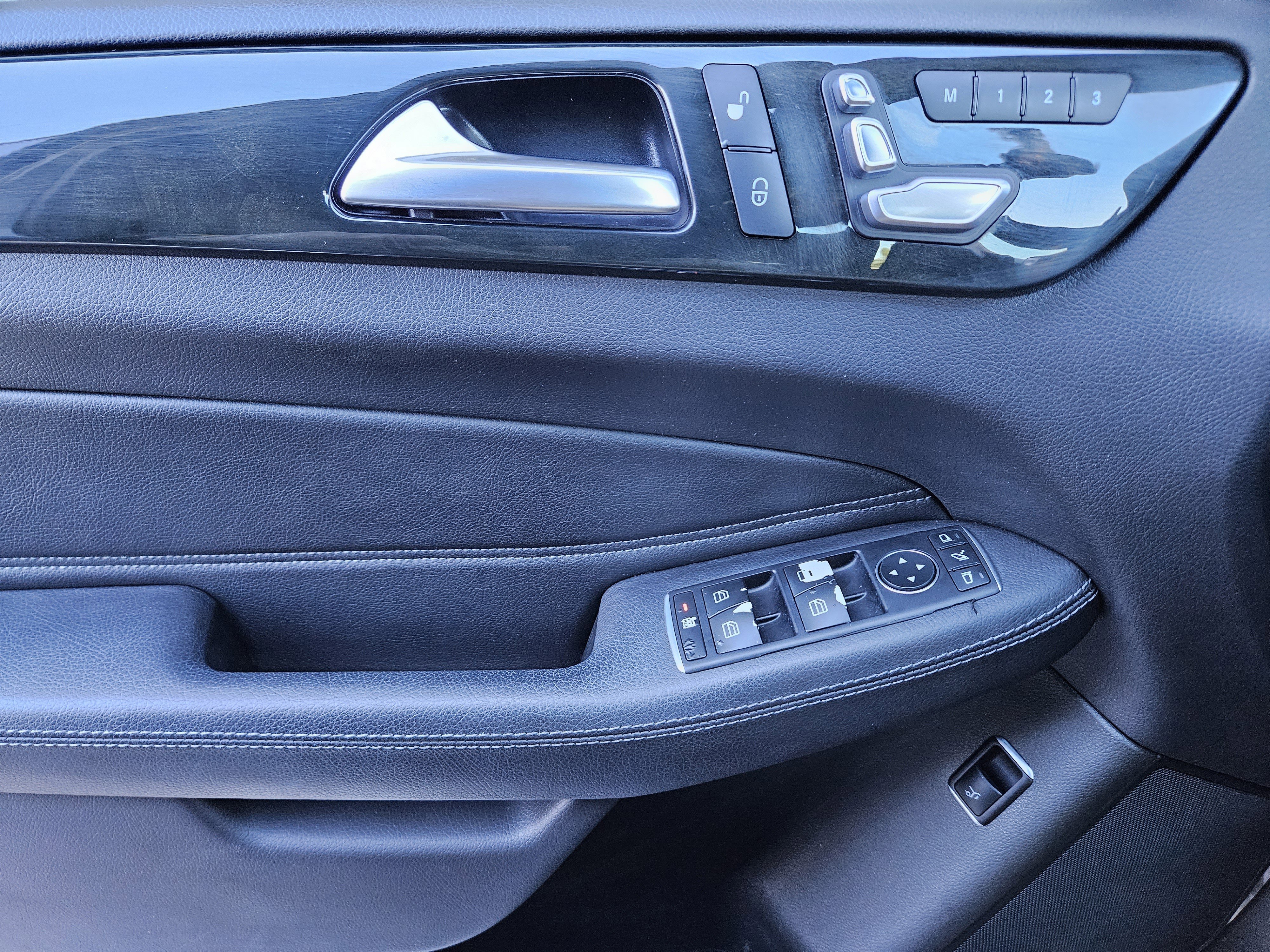 Used 2019 Mercedes-Benz GLE 400 4MATIC image 24